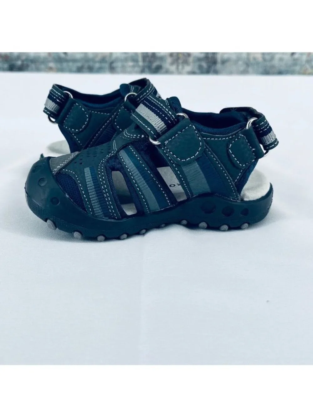 Apakowa Kids Boys Sandals Size 21 Athletic Double Strap Closed-Toe Beach Sandals